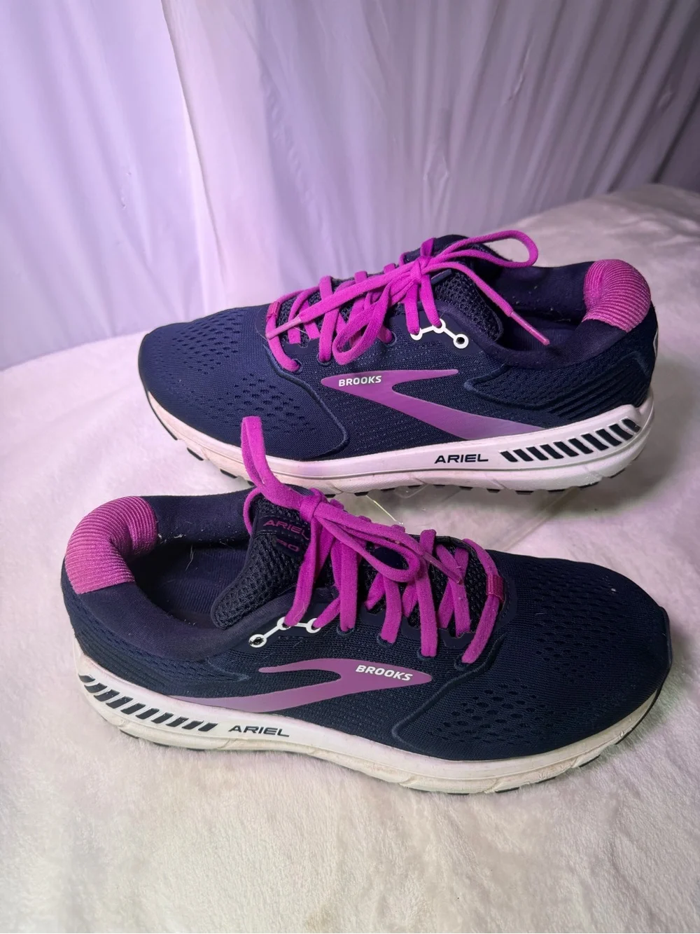 Brooks Ariel Women's Running Shoe - Navy with Pink Accents